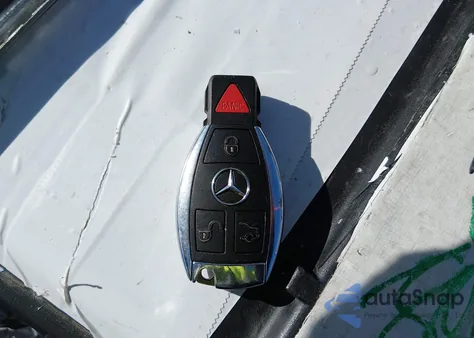 2018 Mercedes-Benz C 300 4Matic z USA, uszkodzony, nr VIN 55SWF4KBXJU282177